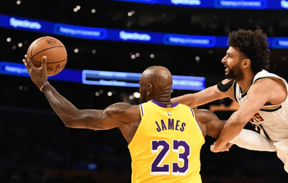 B体育-东契奇绝杀！湖人大逆转，詹姆斯历史第1，约基奇三双穆雷6犯离场